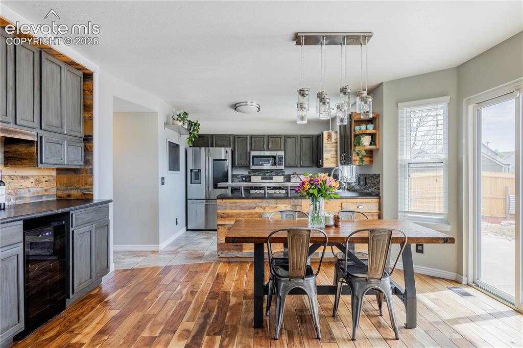 Image 8 of 43: Dining Area