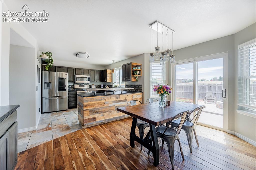 Image 9 of 43: Dining Area