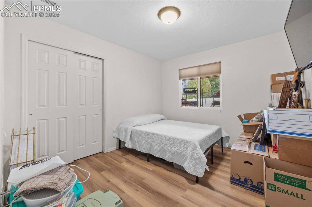 Image 11 of 16: Bedroom