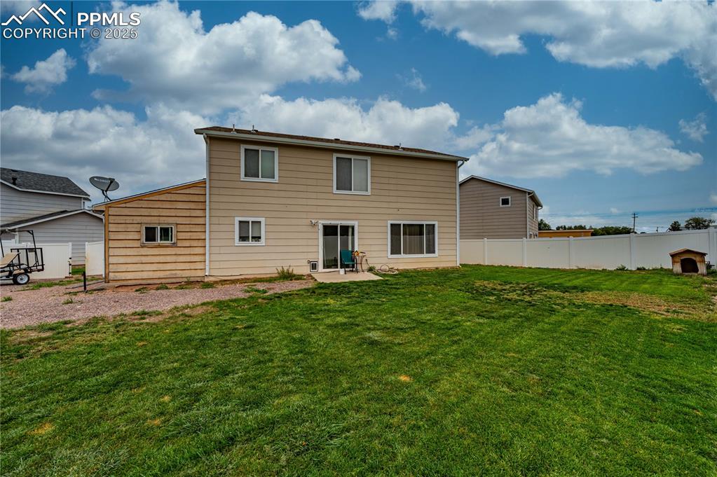 Image 17 of 22: Back of Structure