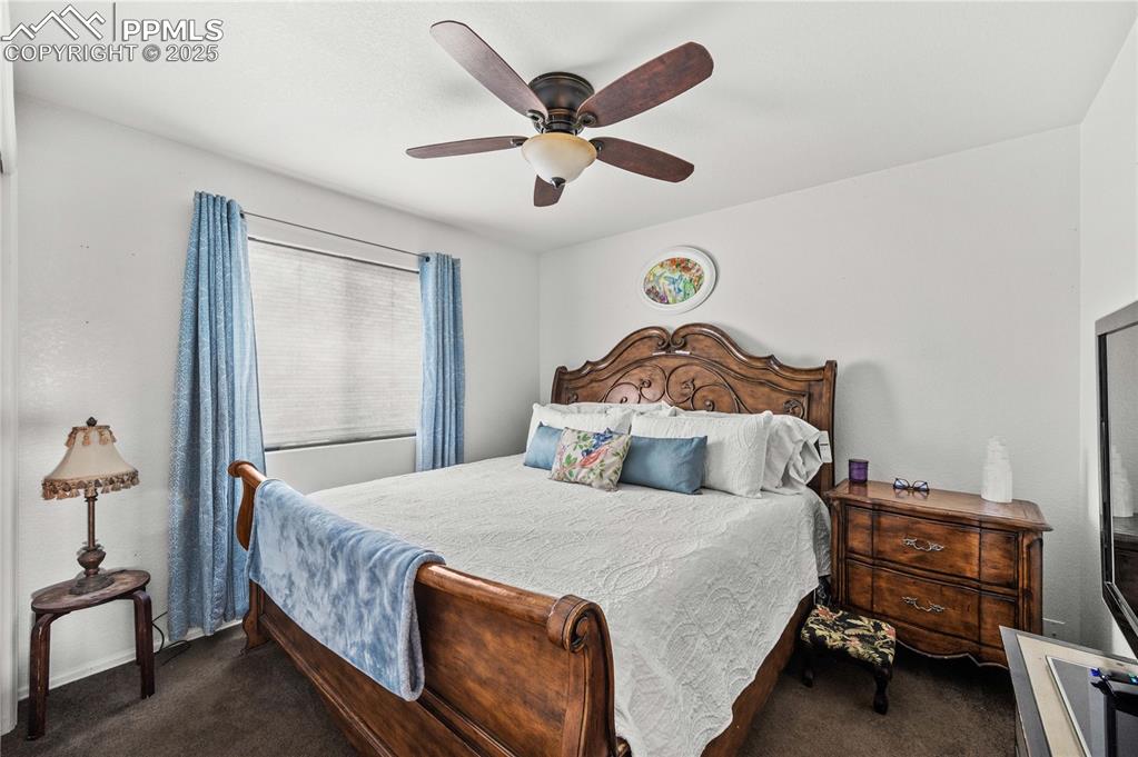 Image 7 of 16: Bedroom