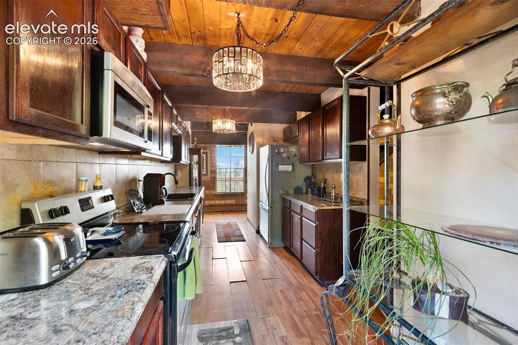 Image 11 of 47: Kitchen