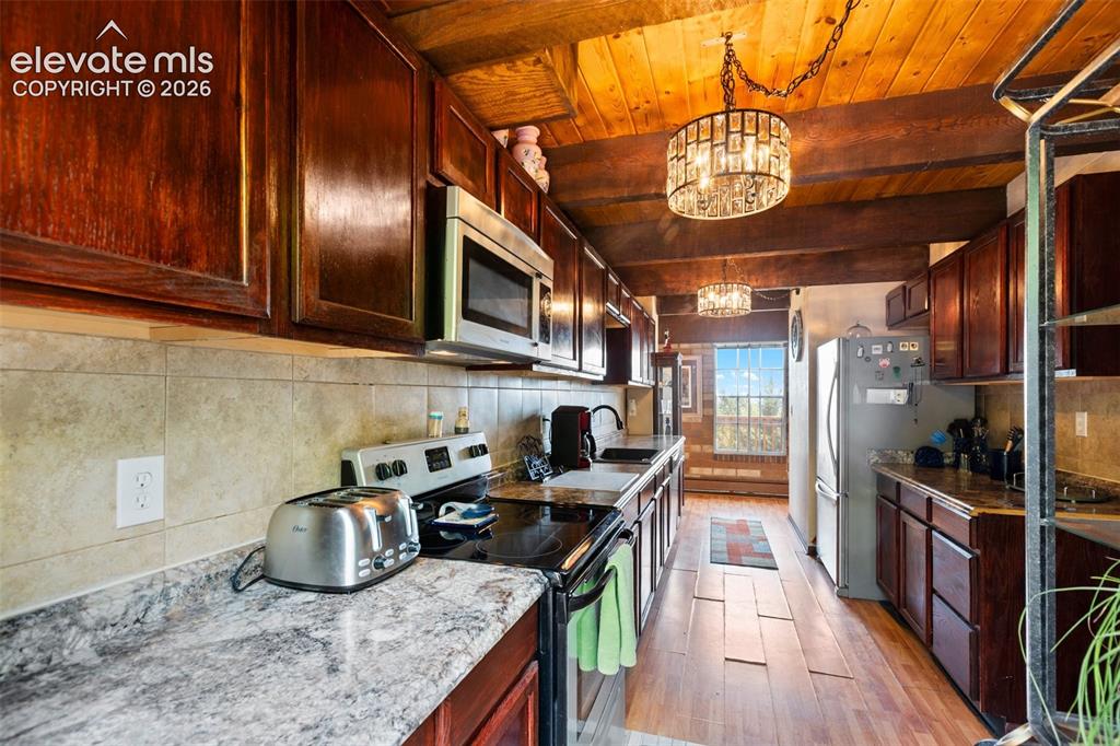 Image 12 of 47: Kitchen
