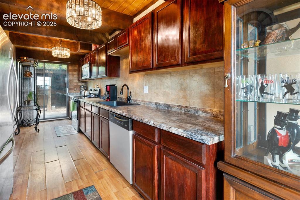 Image 13 of 47: Kitchen