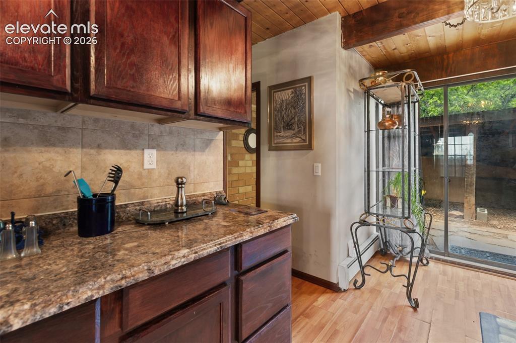Image 15 of 47: Kitchen
