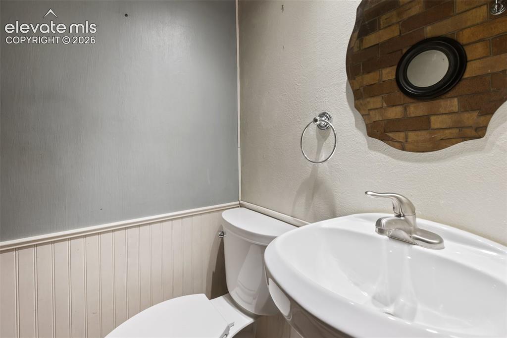 Image 16 of 47: Bathroom