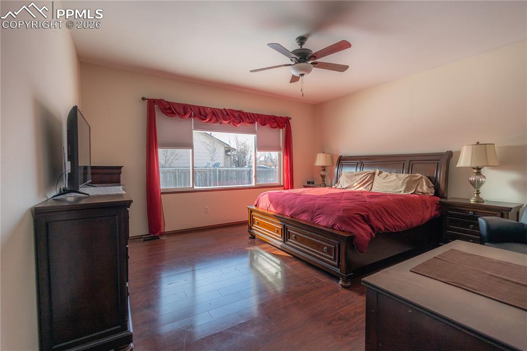 Image 12 of 36: Bedroom