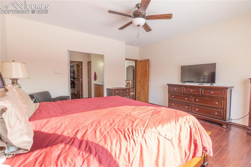 Image 13 of 36: Bedroom