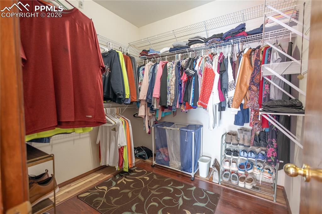 Image 16 of 36: Closet