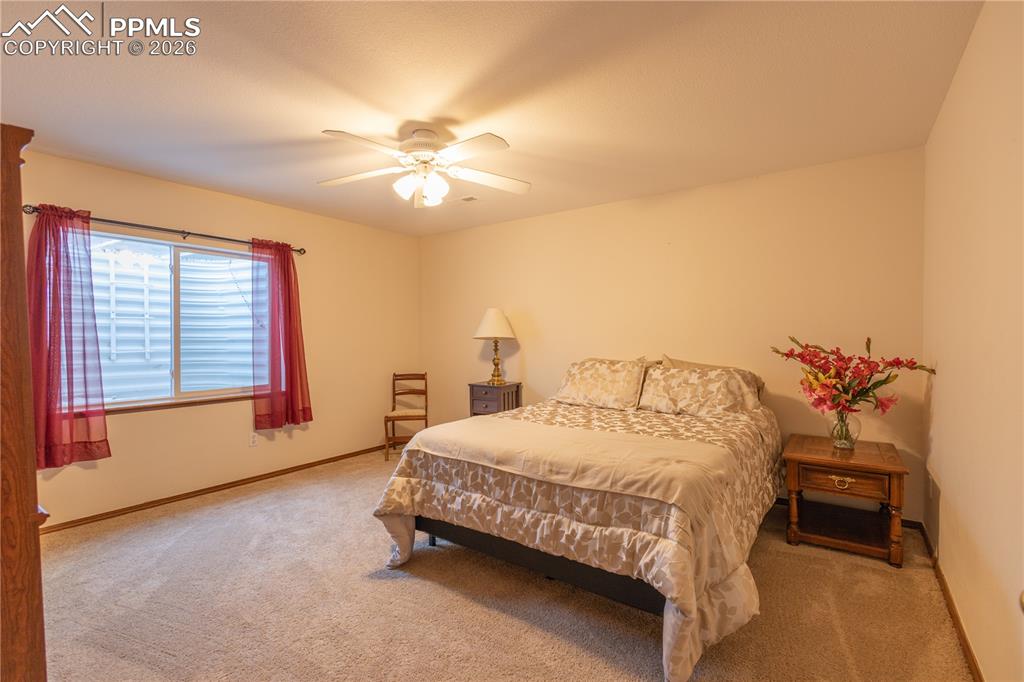 Image 23 of 36: Bedroom