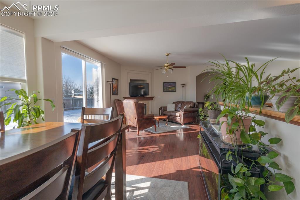 Image 7 of 36: Dining Area