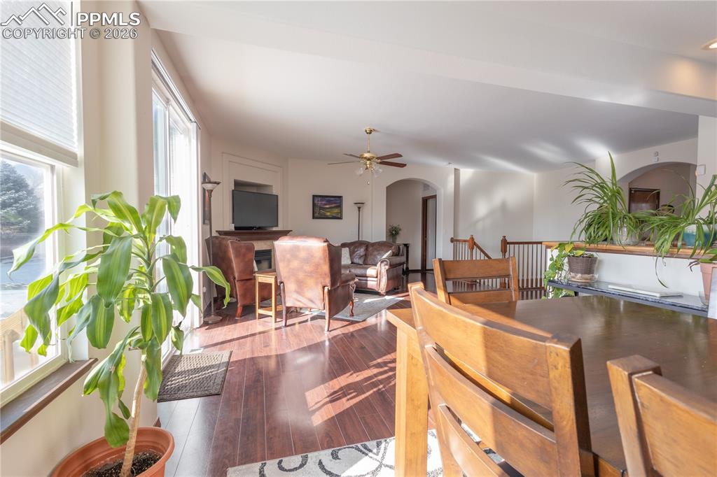 Image 8 of 36: Dining Area