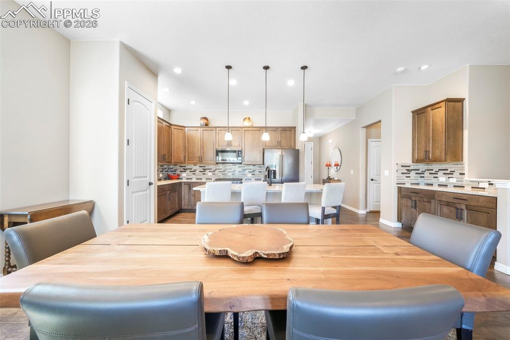 Image 13 of 50: Dining Area