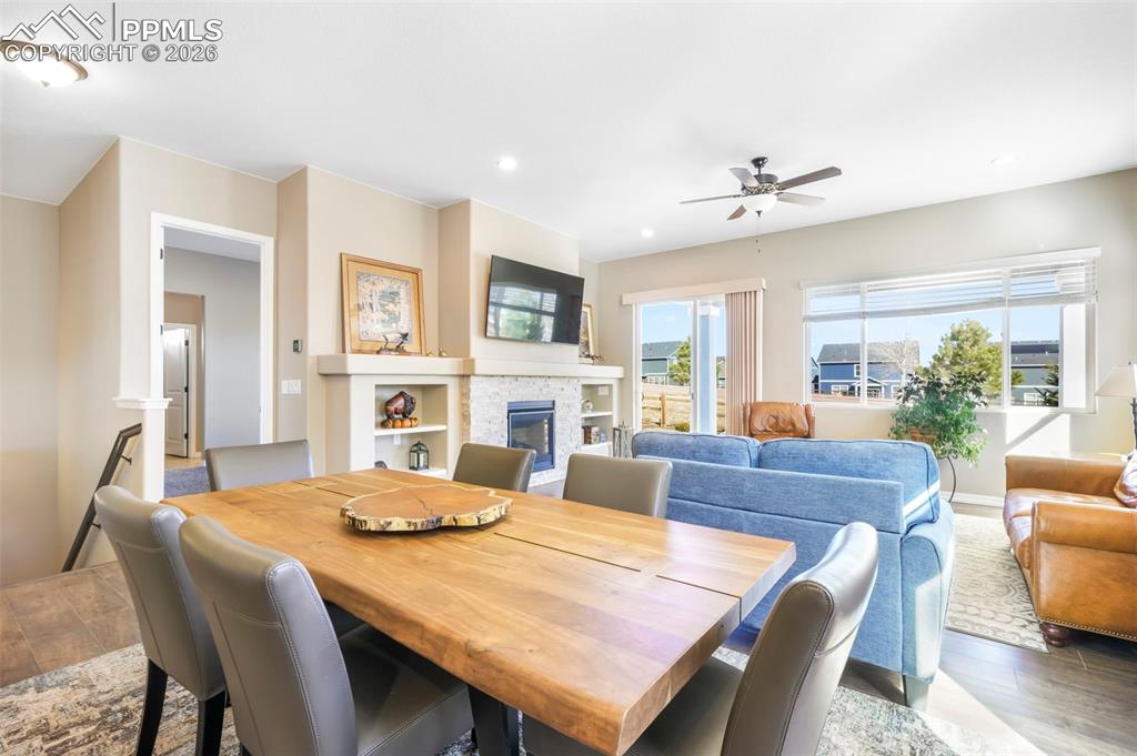 Image 15 of 50: Dining Area