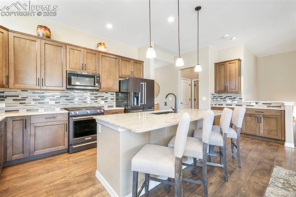 Image 17 of 50: Kitchen