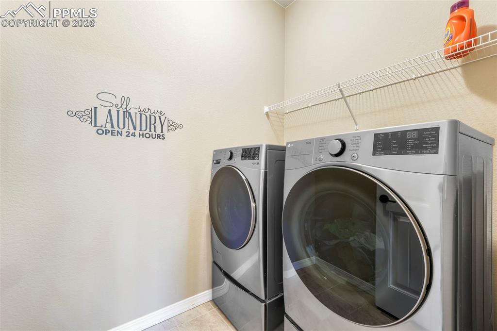 Image 24 of 50: Laundry