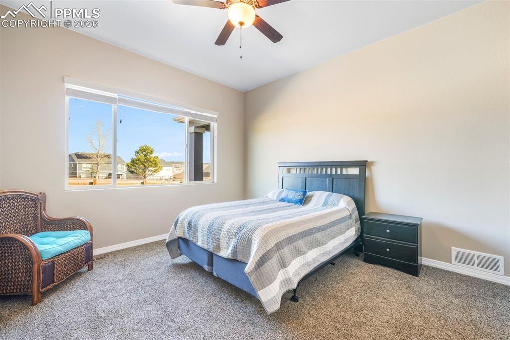 Image 25 of 50: Bedroom