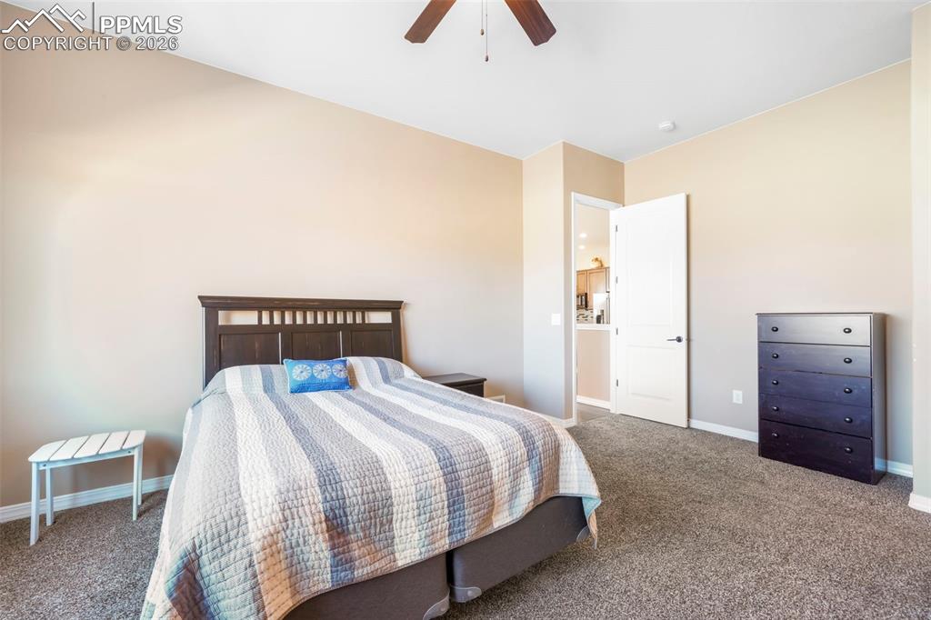 Image 26 of 50: Bedroom