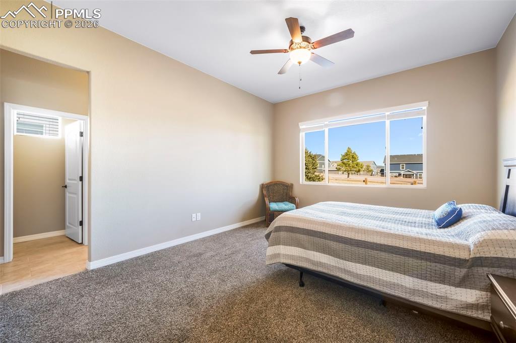 Image 27 of 50: Bedroom