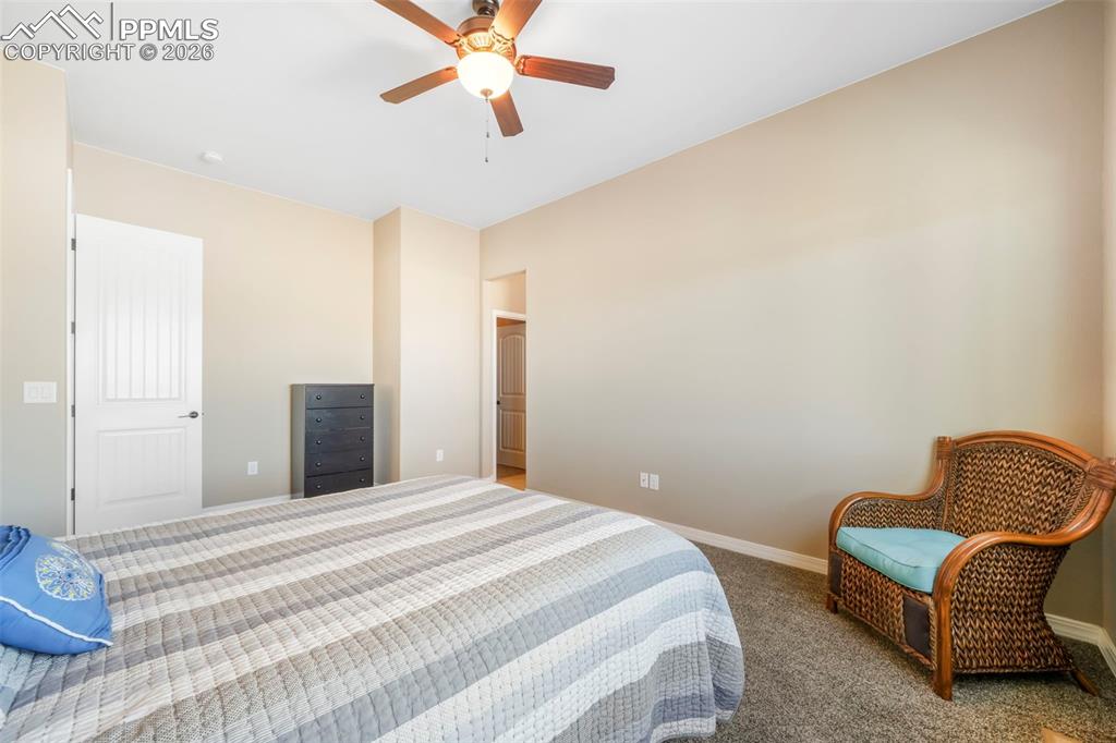 Image 28 of 50: Bedroom