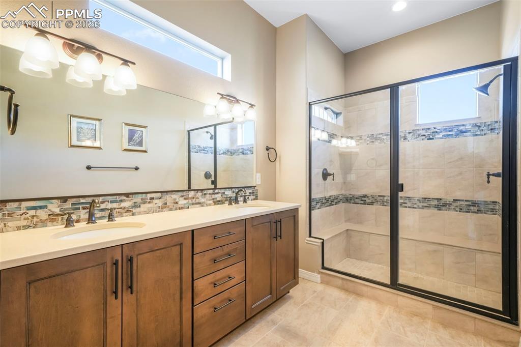 Image 29 of 50: Bathroom