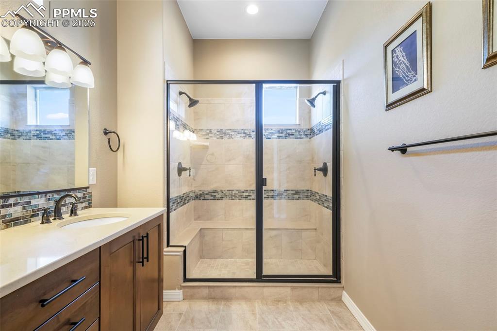 Image 30 of 50: Bathroom