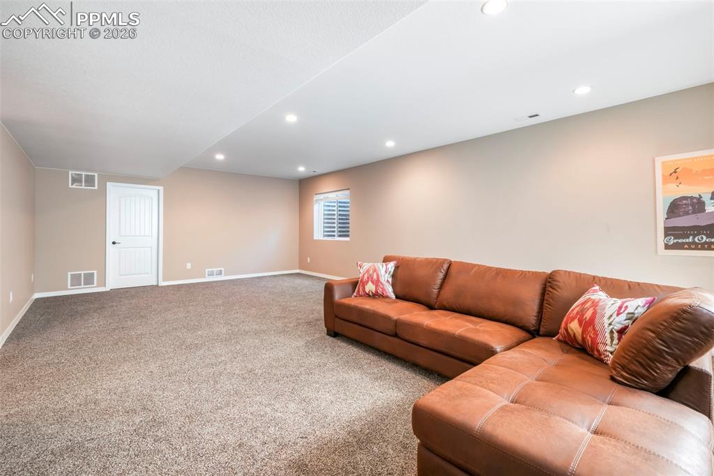 Image 35 of 50: Living Room