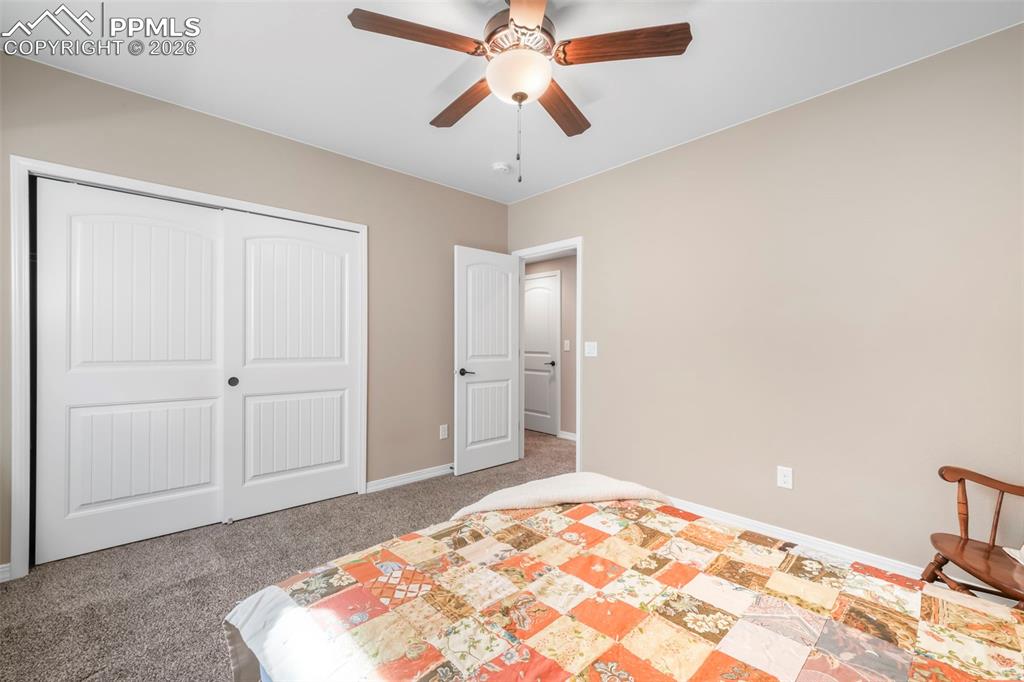 Image 38 of 50: Bedroom