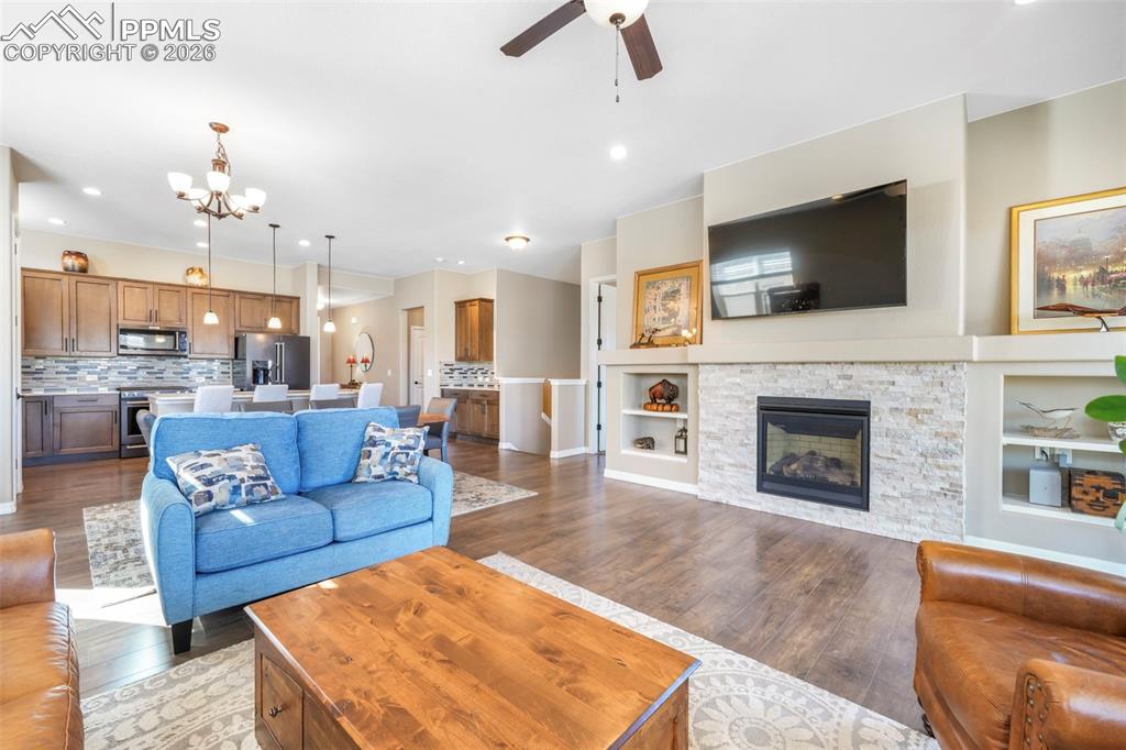 Image 4 of 50: Living Room