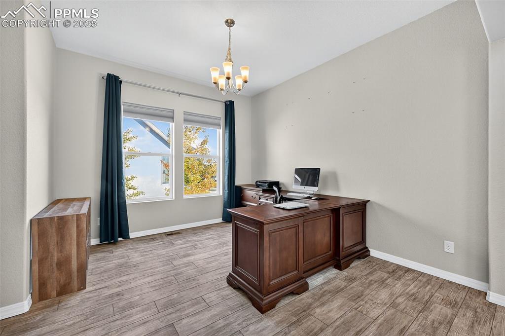 Image 14 of 44: Office