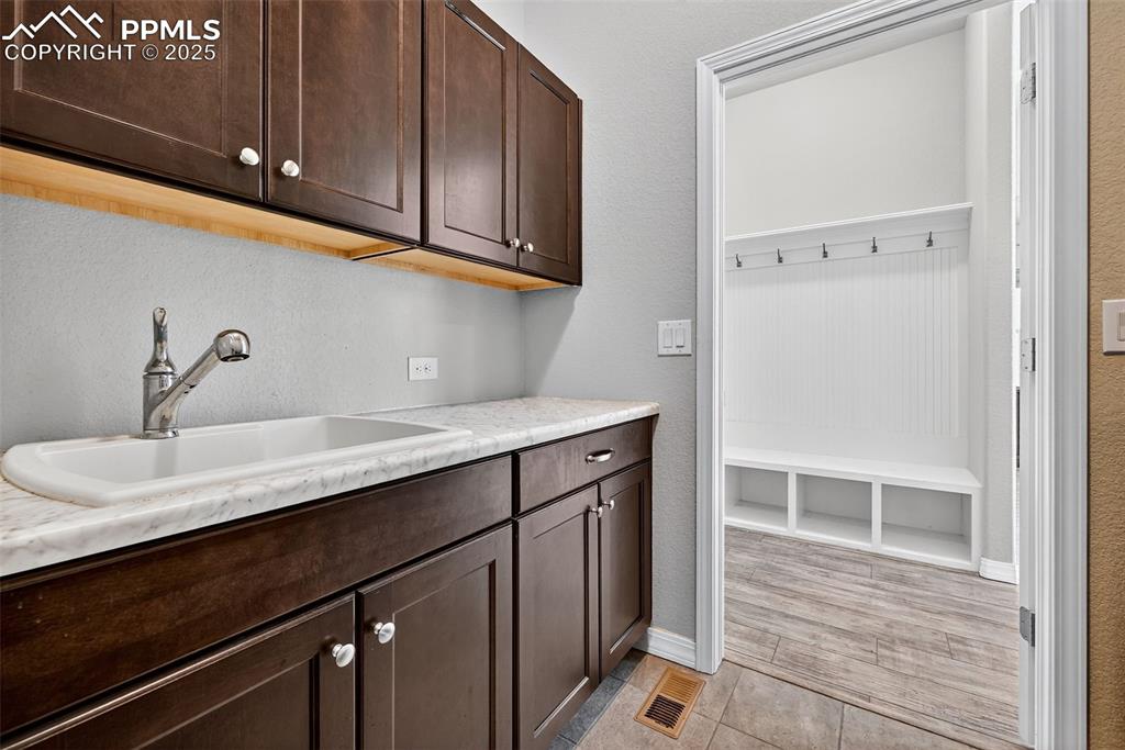 Image 26 of 44: Laundry