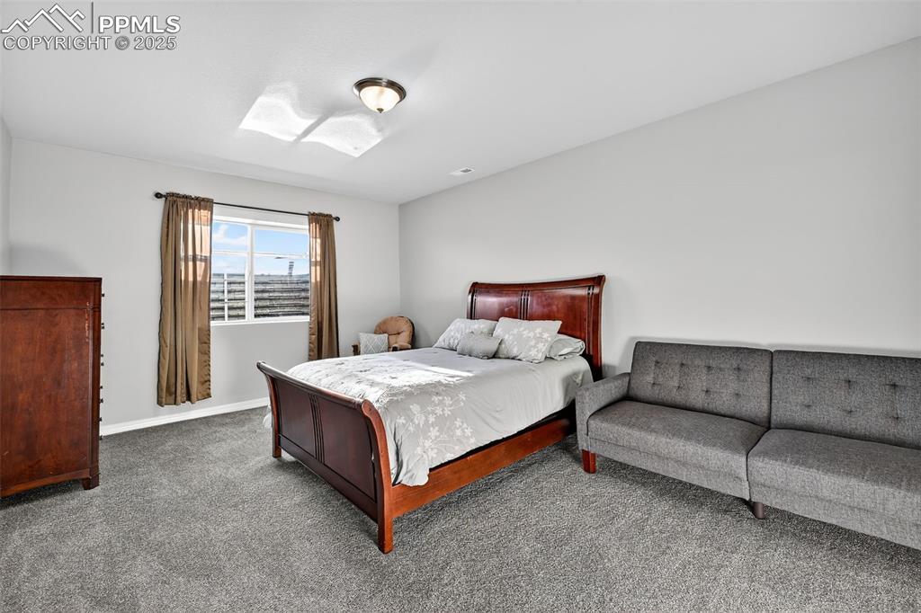 Image 31 of 44: Bedroom