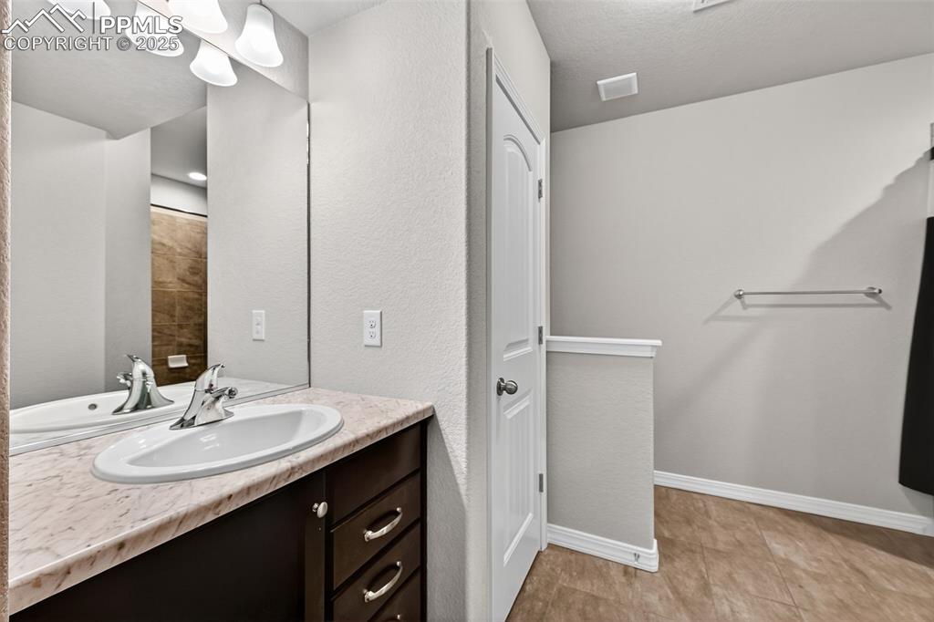 Image 37 of 44: Bathroom