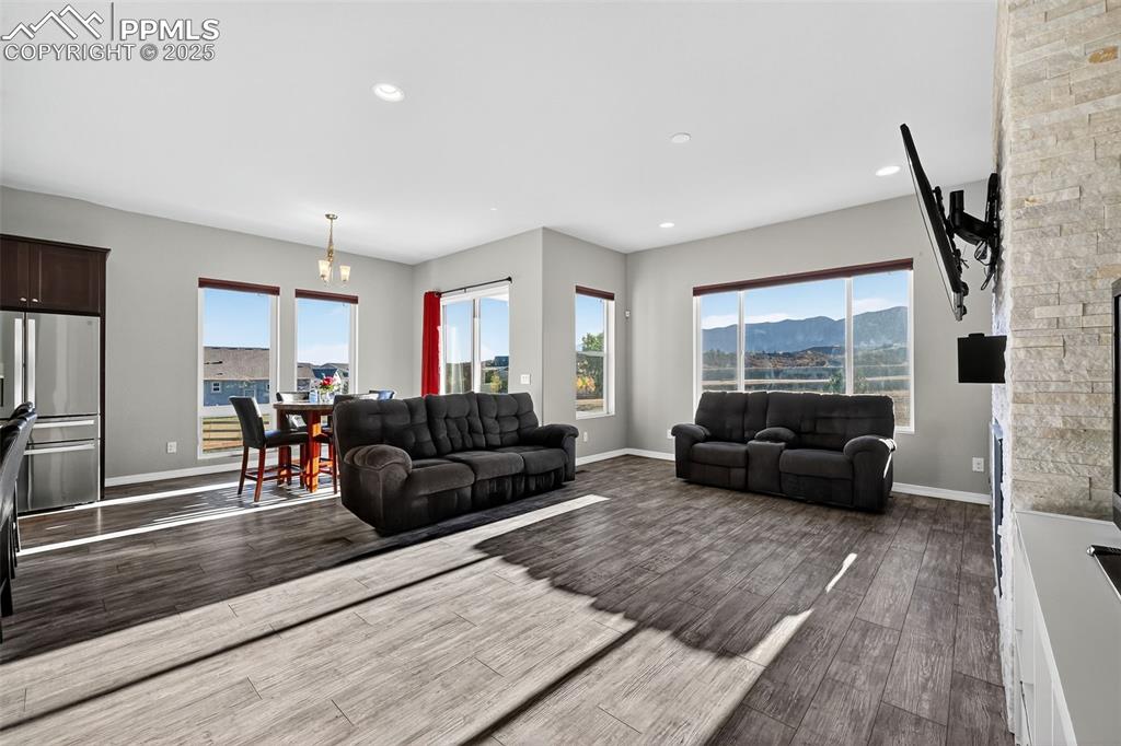 Image 5 of 44: Living Room