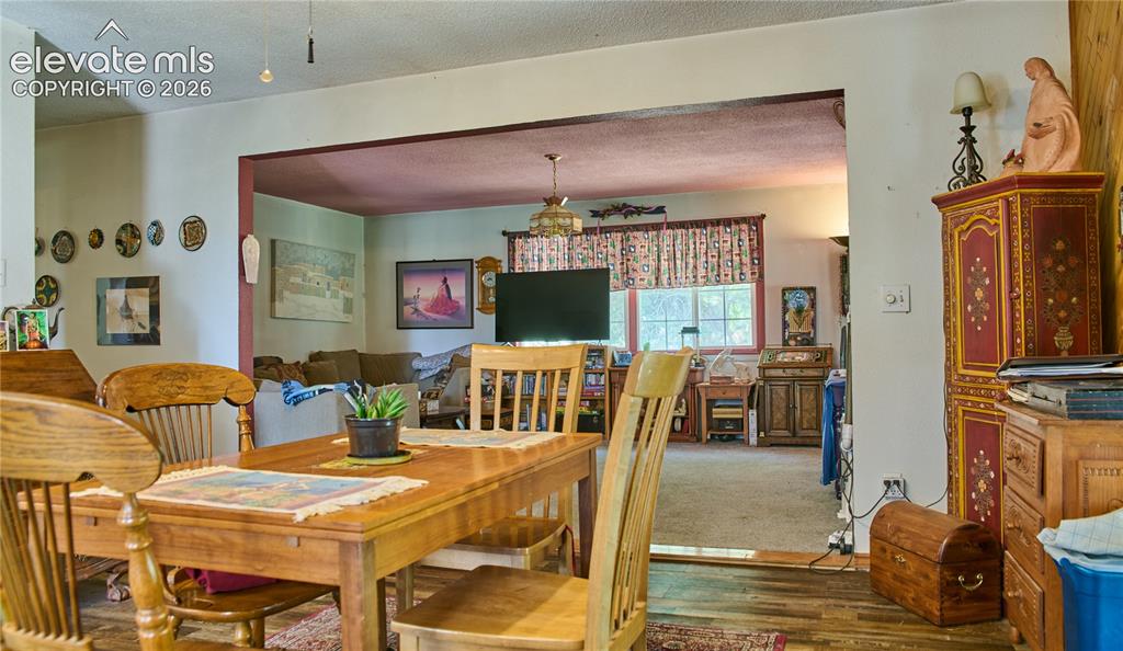 Image 14 of 31: Dining Area
