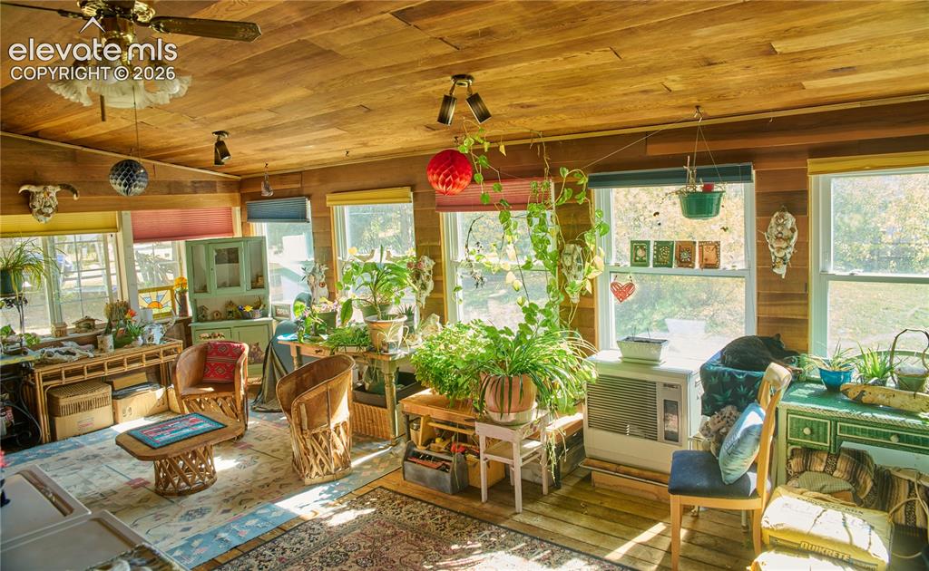 Image 15 of 31: Sun Room