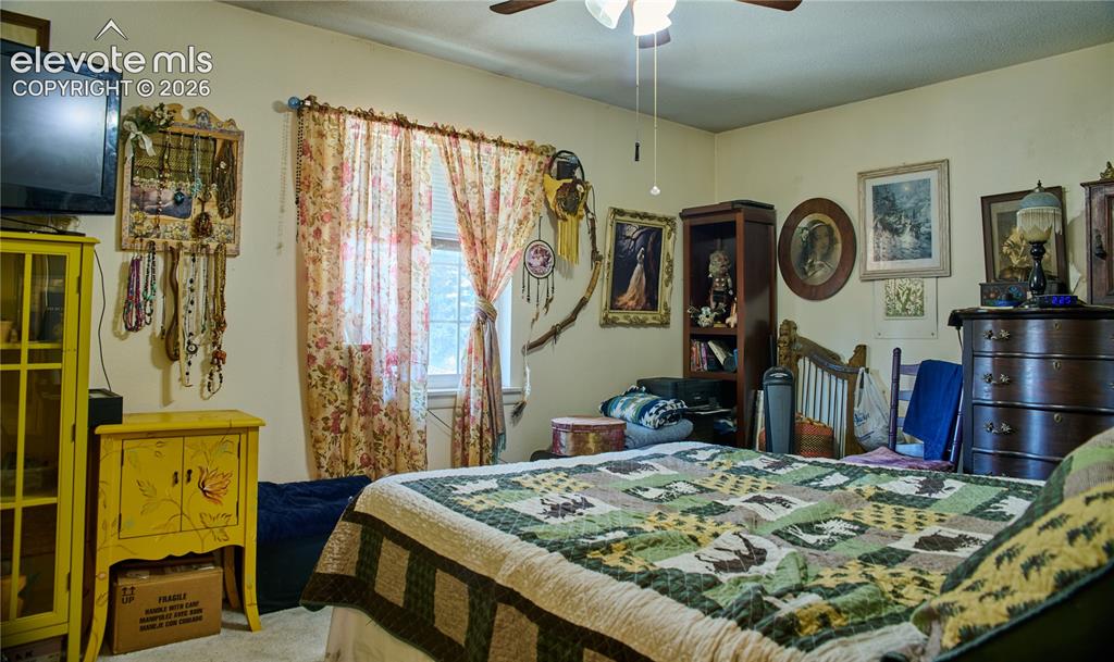Image 18 of 31: Bedroom