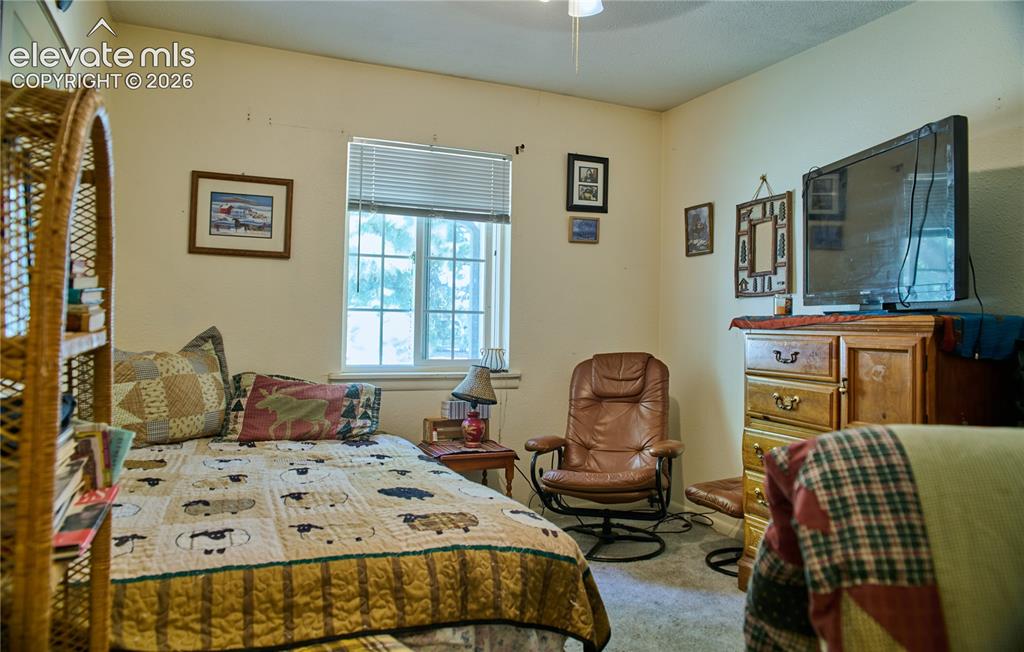 Image 19 of 31: Bedroom