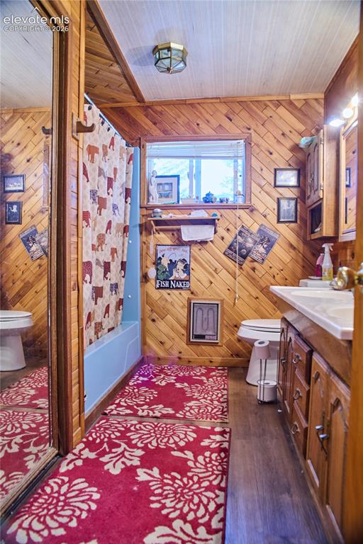 Image 20 of 31: Bathroom