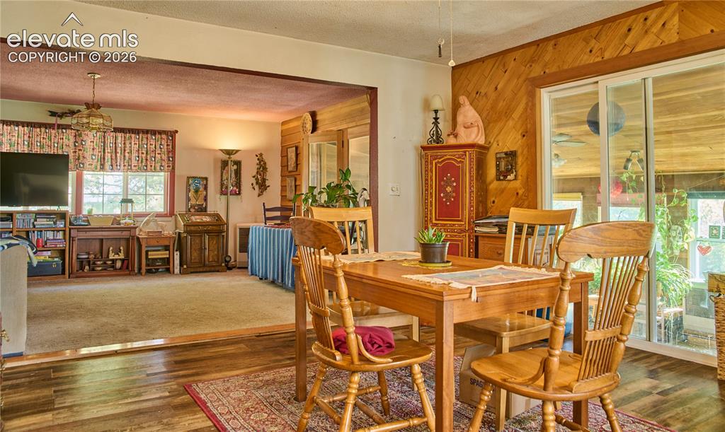 Image 9 of 31: Dining Area