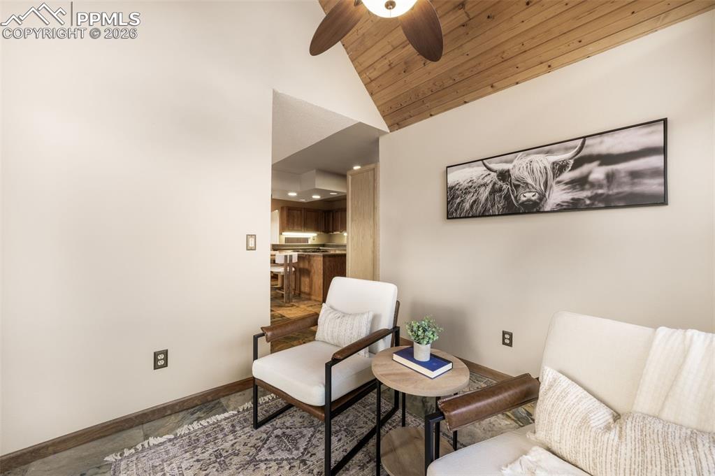 Image 13 of 50: Kitchen