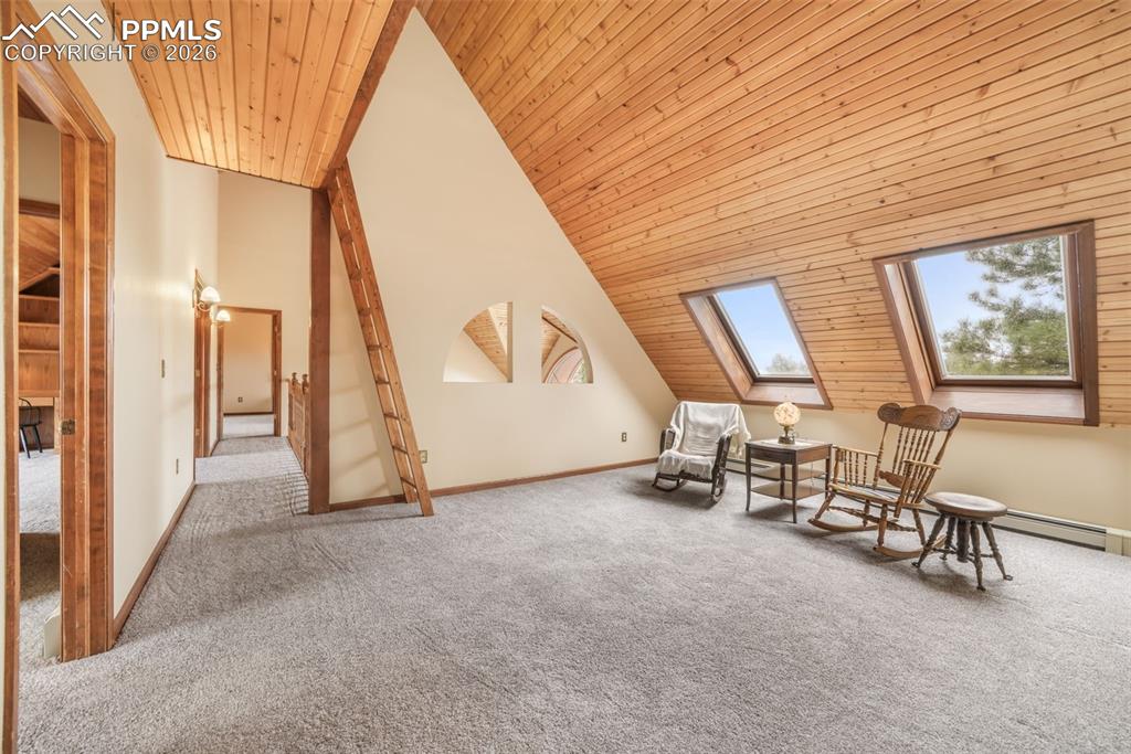 Image 23 of 50: Bathroom