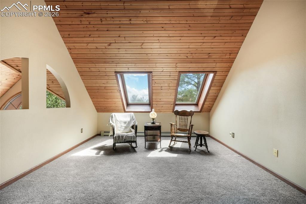 Image 24 of 50: Bedroom