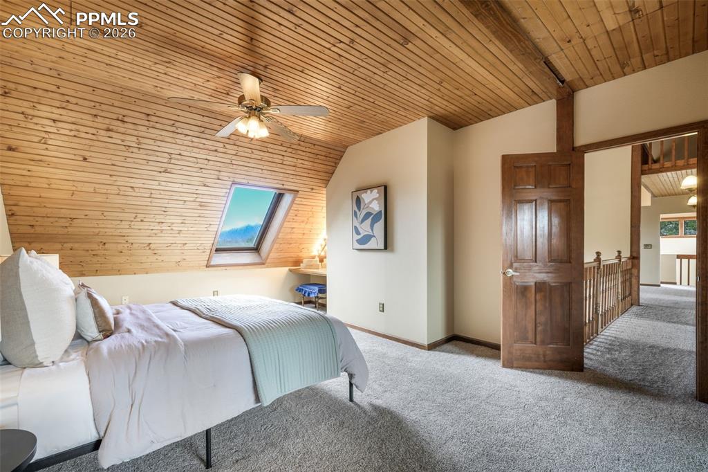 Image 30 of 50: Office