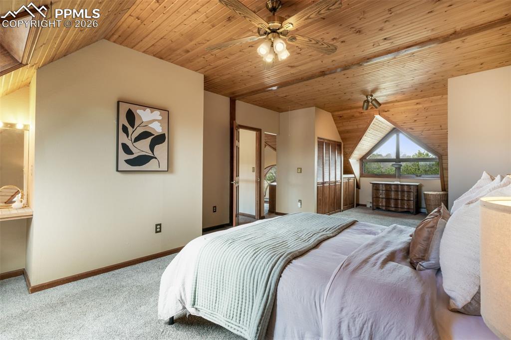 Image 31 of 50: Office