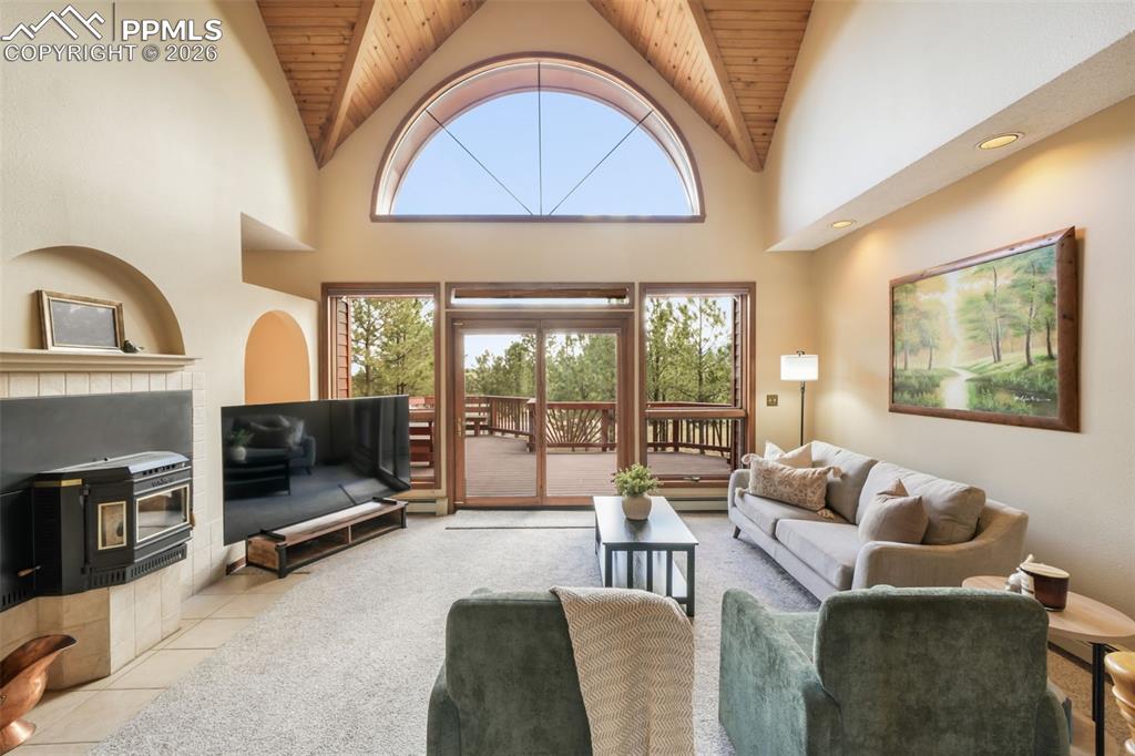 Image 4 of 50: Front of Structure