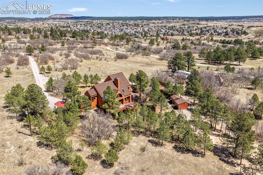 Image 49 of 50: Yard