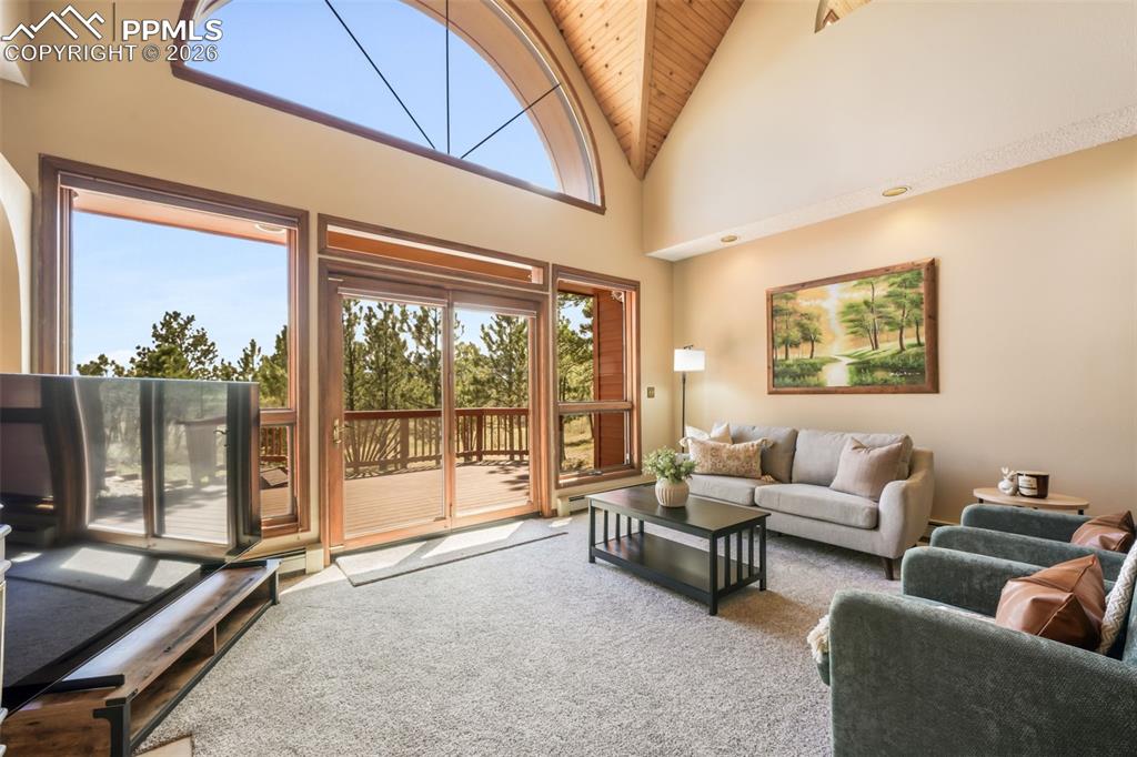 Image 5 of 50: Floor Plan