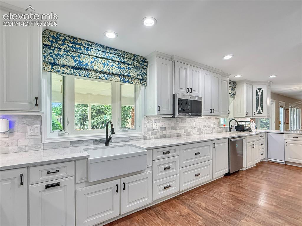 Image 10 of 44: Kitchen