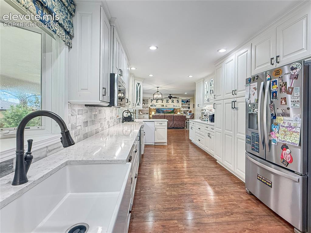 Image 11 of 44: Kitchen